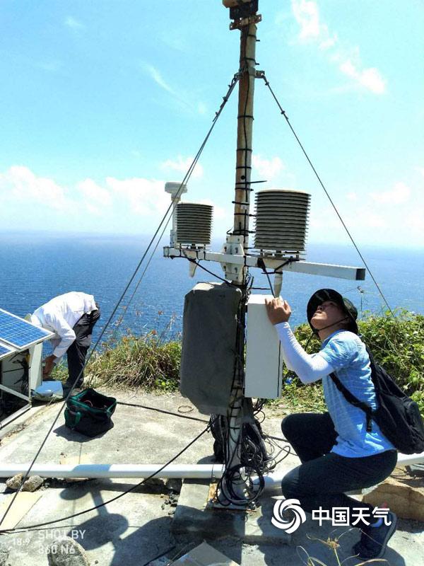 海南提前维护自动气象站迎战超强台风“山竹”