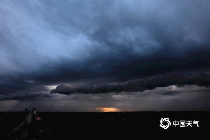 黑龙江五常乌云压寨白昼变黑夜