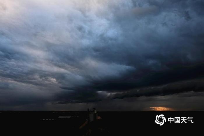 黑龙江五常乌云压寨白昼变黑夜