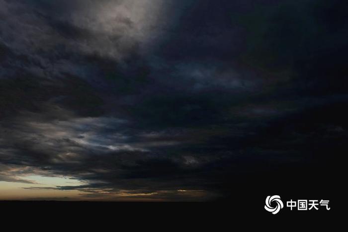 黑龙江五常乌云压寨白昼变黑夜