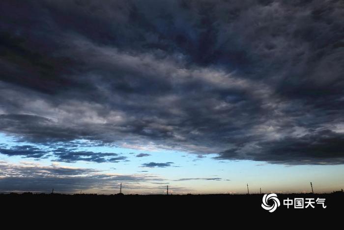 黑龙江五常乌云压寨白昼变黑夜