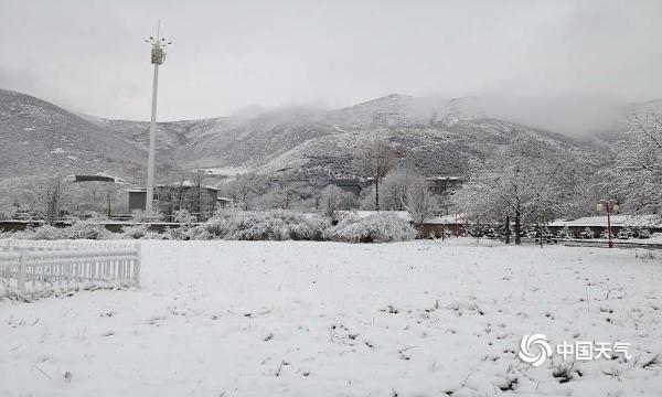 青海南部出现降雪 对交通和农牧业不利