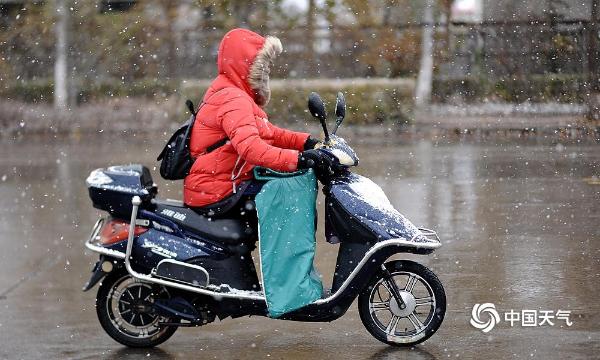 黑龙江大庆开启冬天模式 首场降雪如约而至