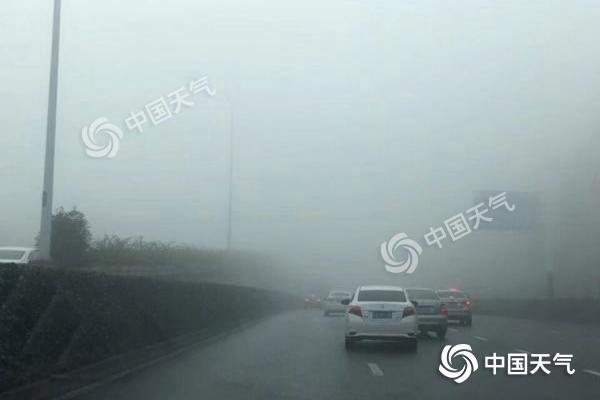 安徽过半市县遭大雾交通受阻 雾和霾天气缓解需等周末