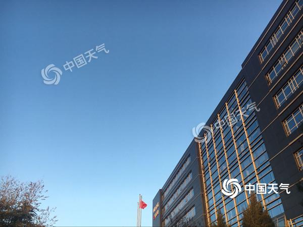 北京持续蓝天晴好模式 周五空气质量转差