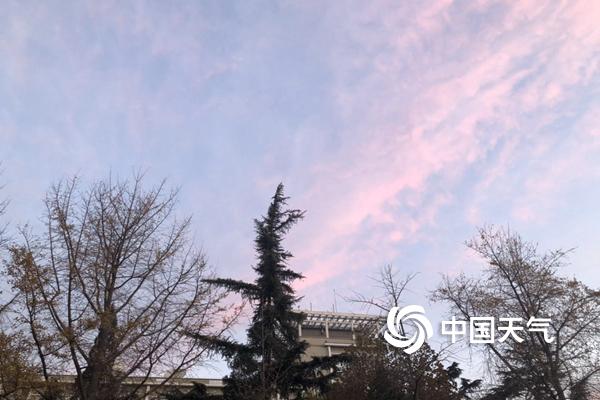 北京朝霞迷人昼夜温差大 明后天空气污染加重