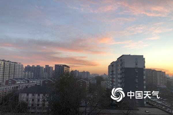北京朝霞迷人昼夜温差大 明后天空气污染加重