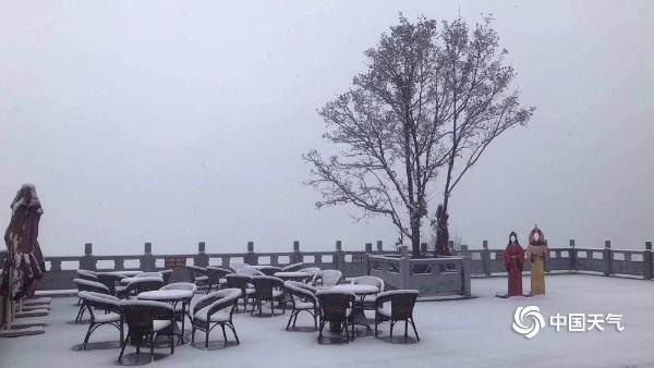 陕西少华山景区迎来今年下半年首场降雪