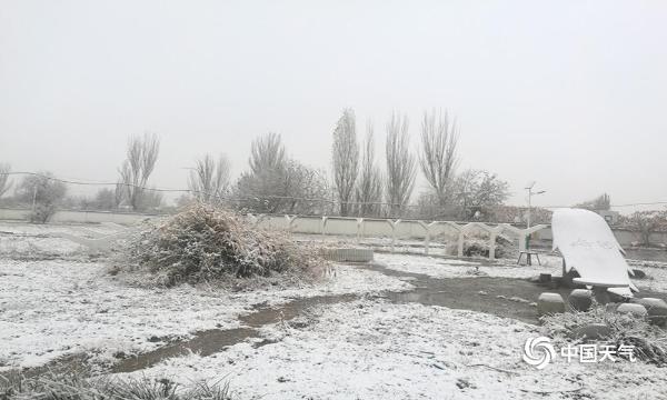 新疆和田迎初雪 为农牧业和交通带来不利影响