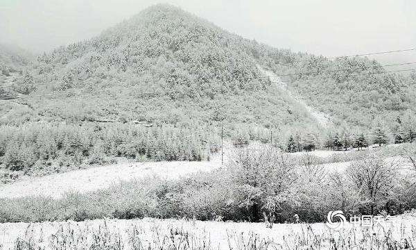 立冬至 重庆巫溪迎下半年首场降雪