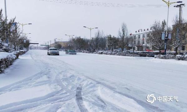 青海都兰县降大暴雪 雪深18厘米