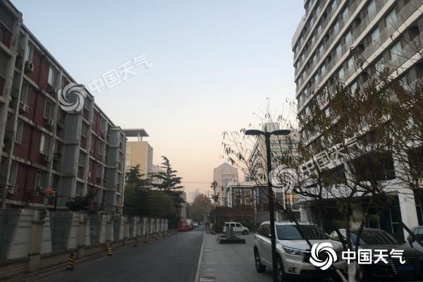 今明日北京白天霾夜间雾能见度不佳 下周气温起伏大