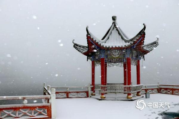 湖南双牌阳明山现雪凇美景