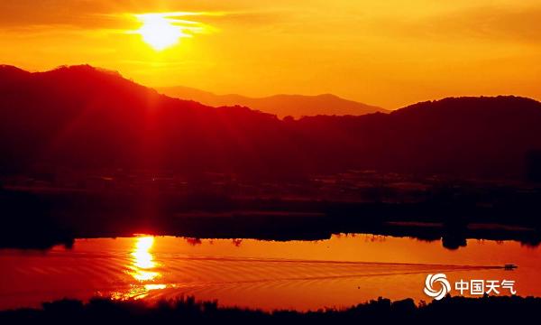 福建漳州：九龙江畔落日余晖 秋水一色
