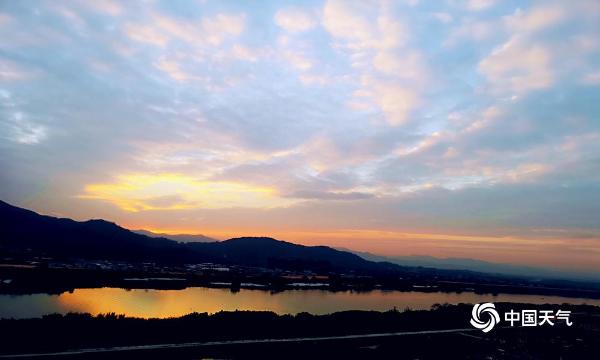 福建漳州：九龙江畔落日余晖 秋水一色
