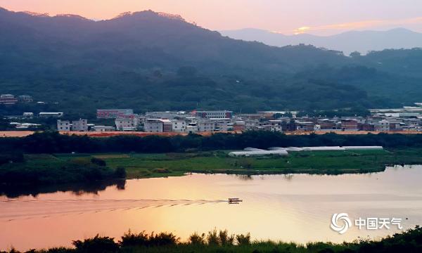 福建漳州：九龙江畔落日余晖 秋水一色