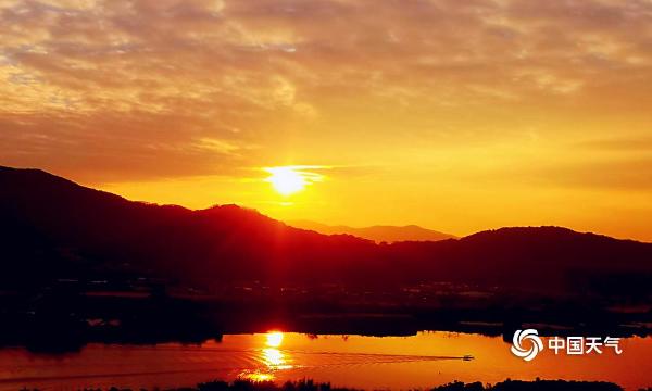 福建漳州：九龙江畔落日余晖 秋水一色