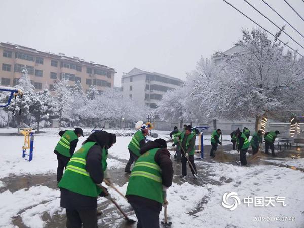 山东济宁迎2019年首场降雪
