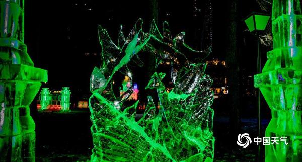 哈尔滨兆麟公园梦幻般的冰雕艺术世界