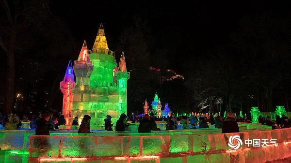 哈尔滨兆麟公园梦幻般的冰雕艺术世界