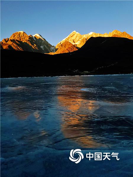 冬日盛景 四川贡嘎山雅家梗朝阳与落日