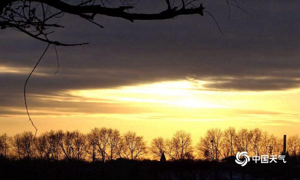 哈尔滨太阳岛金色晚霞美如画卷