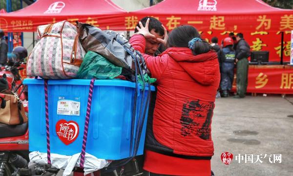 春运回顾：广西摩托大军后座上的“爱与思念”