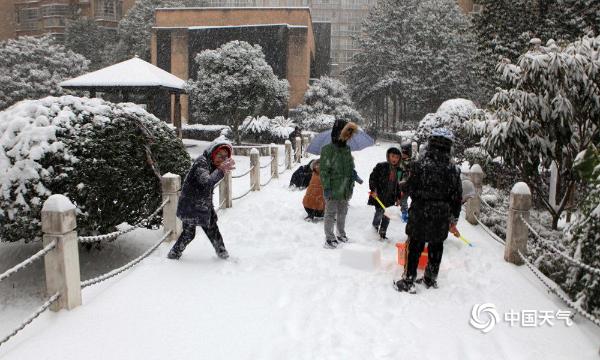 湖南宁乡迎2019年第一场雪 整座城市银装素裹