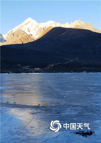 冬日盛景 四川贡嘎山雅家梗朝阳与落日