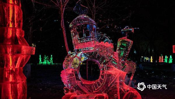 哈尔滨兆麟公园梦幻般的冰雕艺术世界