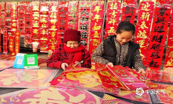 年味儿十足 河北乡村年货大集市热闹非凡