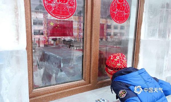 哈尔滨特色冰屋“年味”浓 地域文化吸睛引围观