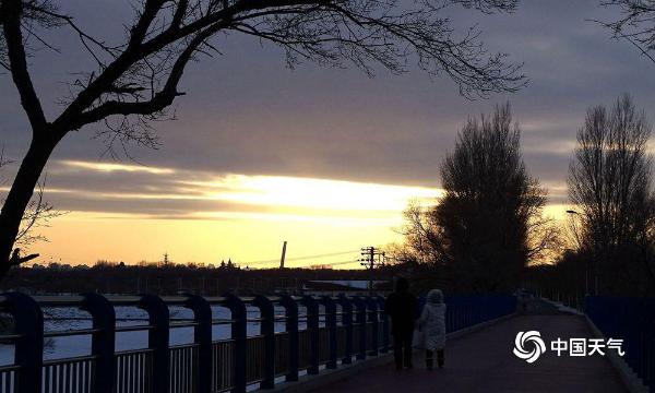 哈尔滨太阳岛金色晚霞美如画卷