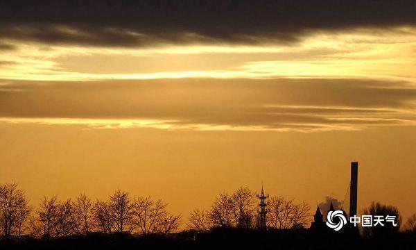 哈尔滨太阳岛金色晚霞美如画卷