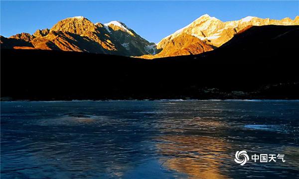 冬日盛景 四川贡嘎山雅家梗朝阳与落日