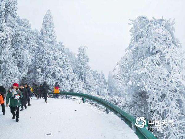 湖南衡山 南国雾凇千里冰封似仙境