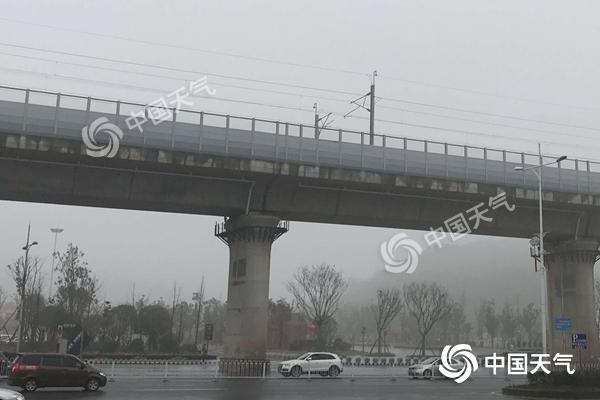 今晨湖南13县市遭遇大雾 明后天湘中以北再迎雨雪
