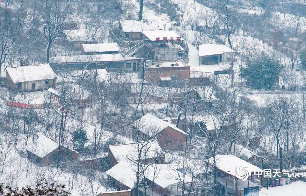 西安白鹿原迎降雪 一片银装素裹