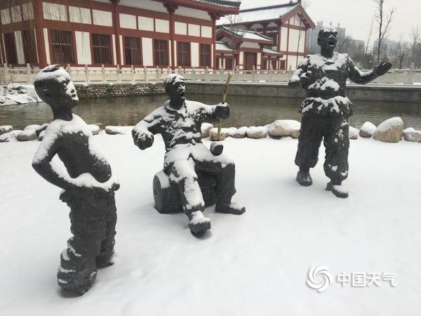 陕西蒲城迎猪年首场降雪
