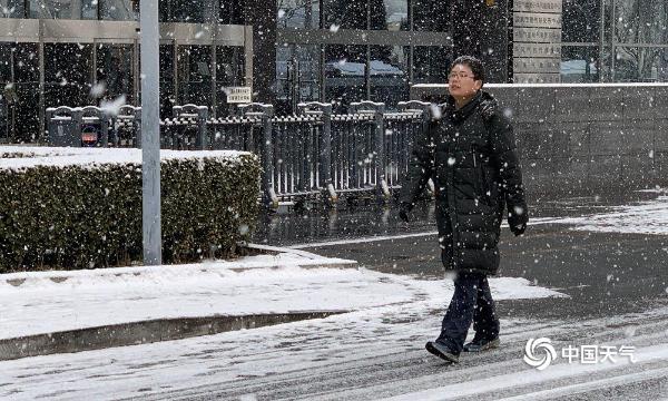 北京漫天雪花飞 道路湿滑阻交通-图片频道-中国天气网
