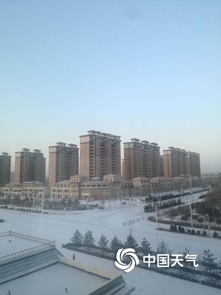 春节后首个工作日内蒙古乌兰察布多地飘雪