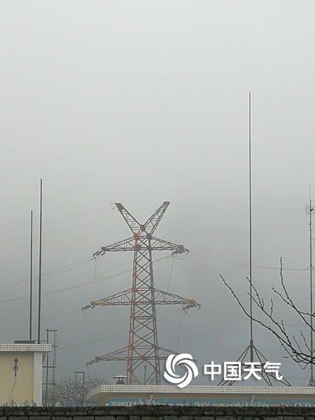 贵阳大雾漫城 局地能见度仅百米-图片频道-中国天气网