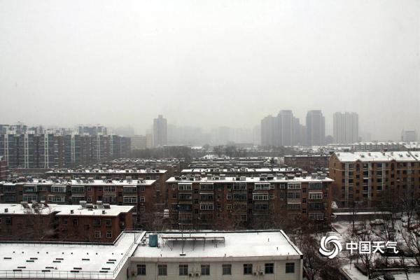山东济南迎入冬以来最大降雪