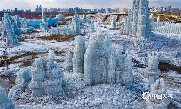 哈尔滨：残留的冰雪大世界 世界末日的震撼美
