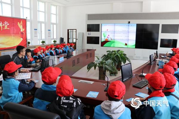 新疆多地开展3.23气象日科普宣传活动