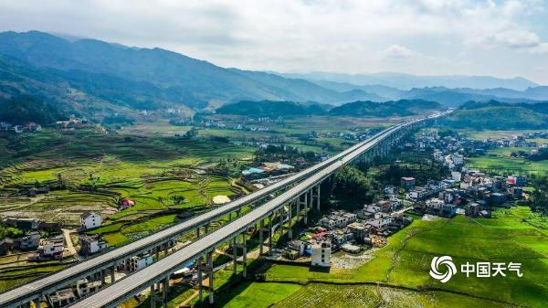 湖南：新宁崀山八角寨美景如画