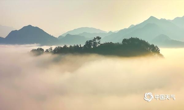 安徽歙县坡山村云海美景宛如仙境