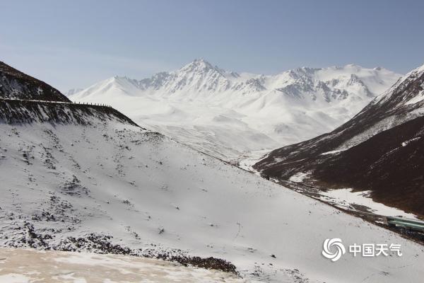 甘肃气象人深入祁连山腹地考察冰川变化