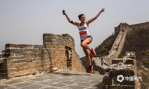 长城上的马拉松 用脚步丈量长城