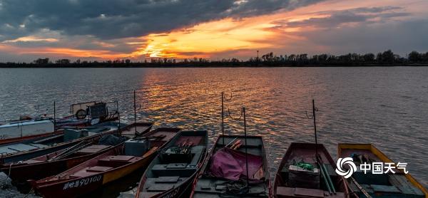 松花江畔夕阳映晚霞 美景如画
